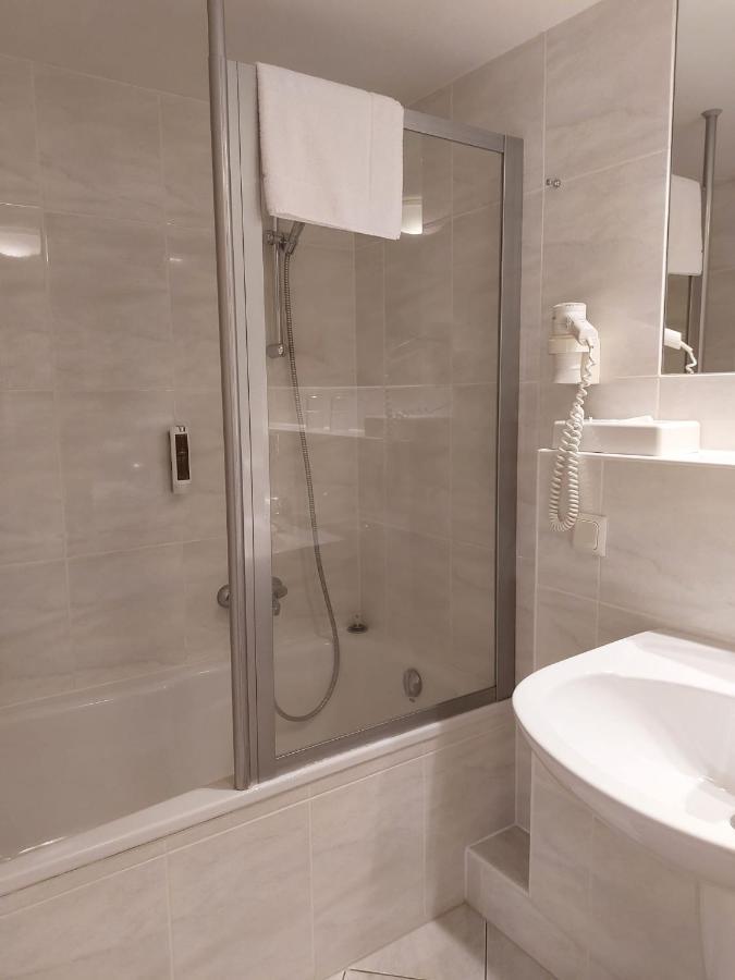 Hotel Goldener Stern Sankt Ingbert Εξωτερικό φωτογραφία